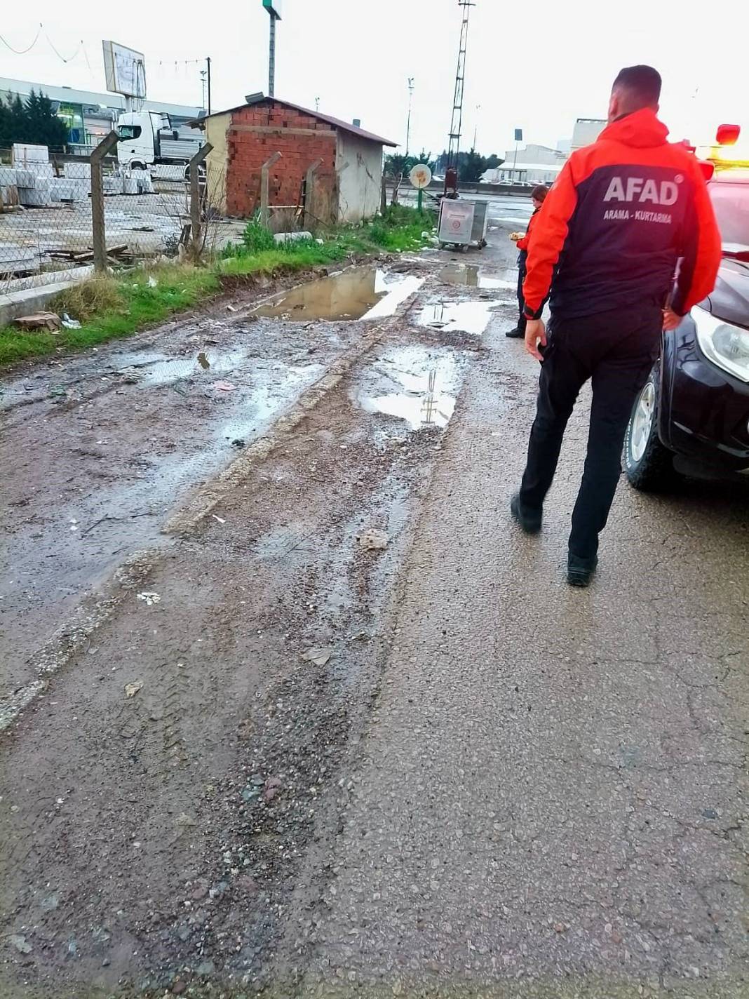 O kentte korkutan anlar: Rögardan mavi renkli su fışkırdı! AFAD ekipleri 'Acil' koduyla bölgeye intikal etti 2